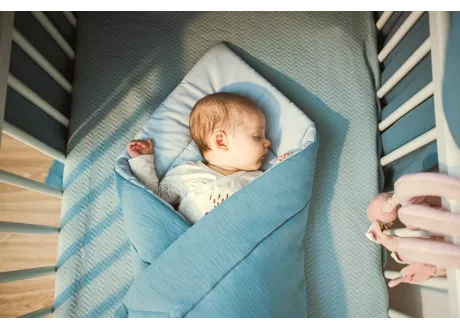 Baby schläft sehr ruhig: Was Eltern über Atmung im Schlaf wissen sollten