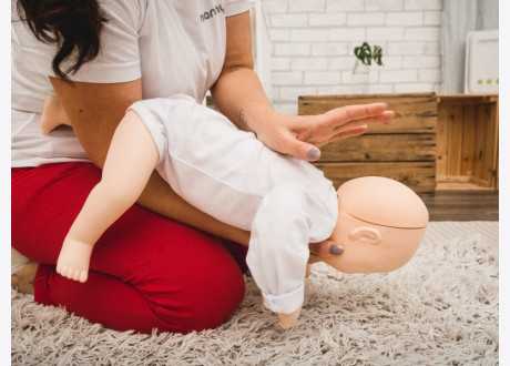 Premiers secours bébé : que faire en cas d’étouffement ?